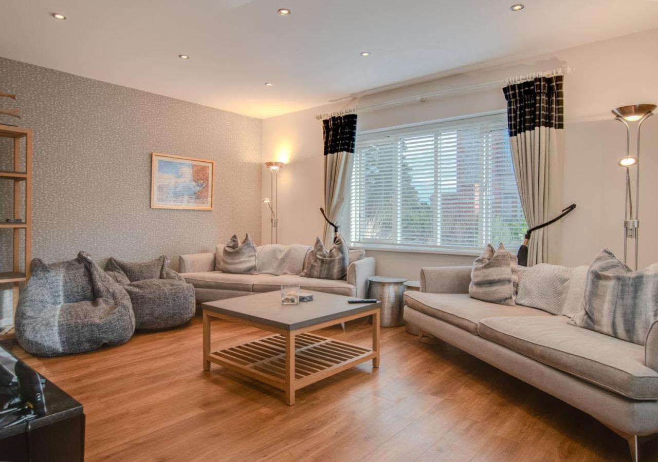 One Brightwell Close view 3