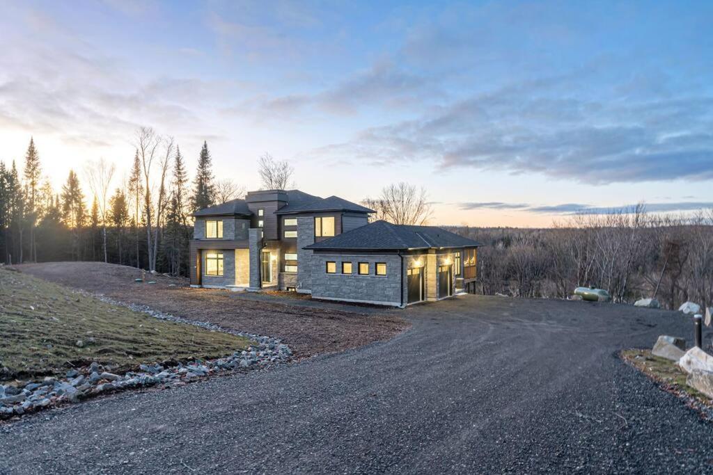 Luxurious Cottage at Lake of Bays