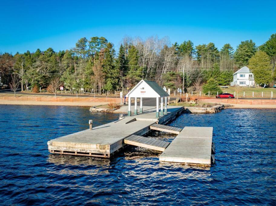 Luxurious Cottage at Lake of Bays