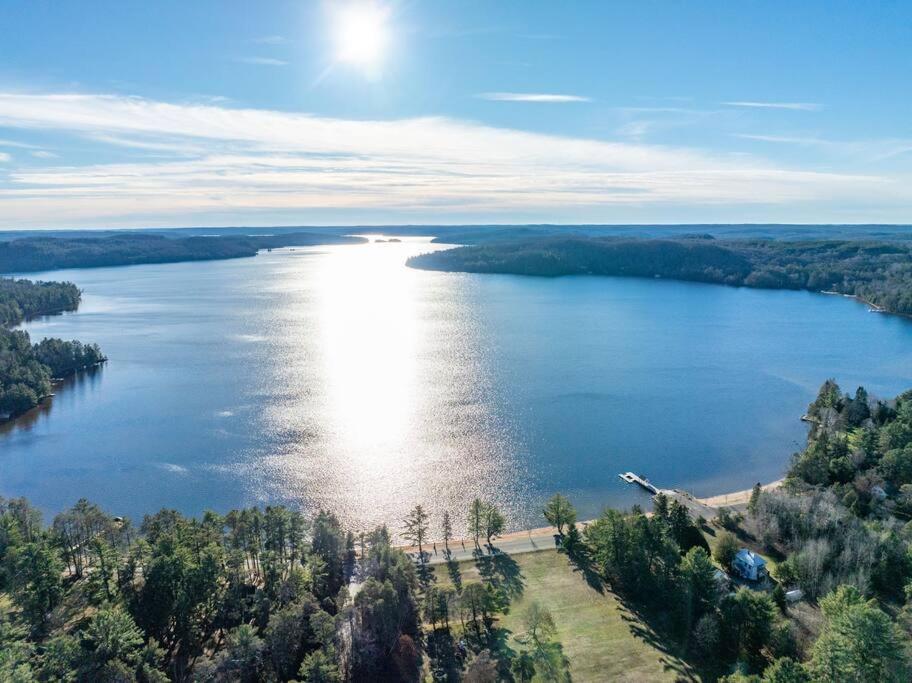 Luxurious Cottage at Lake of Bays