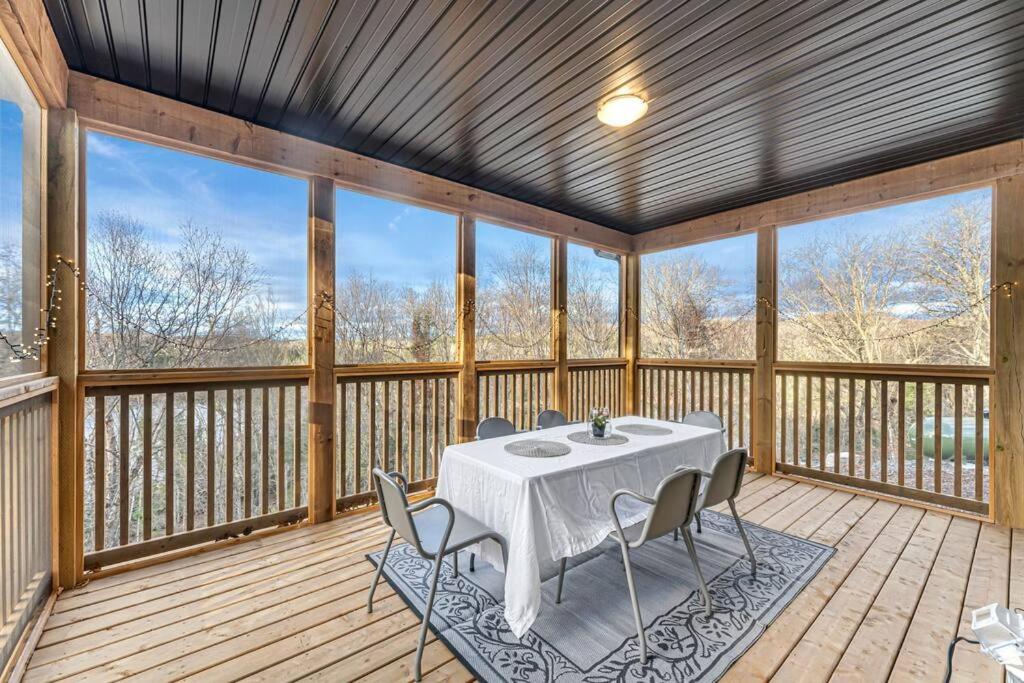 Luxurious Cottage at Lake of Bays