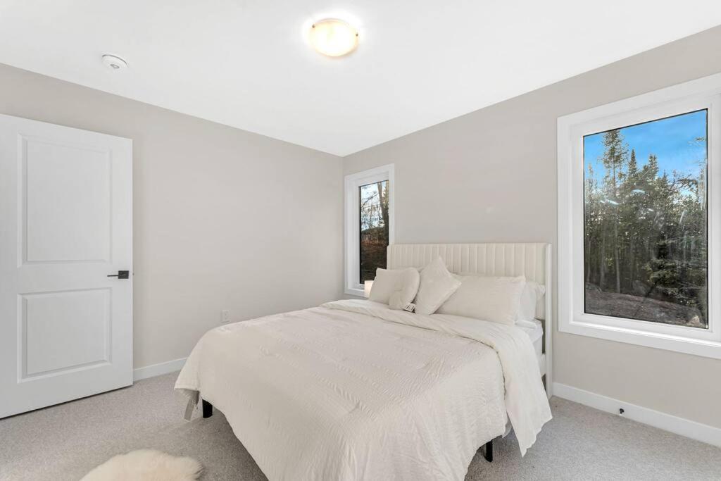 Luxurious Cottage at Lake of Bays
