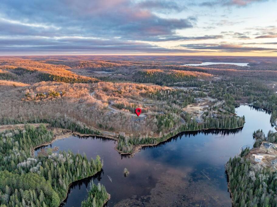 Luxurious Cottage at Lake of Bays