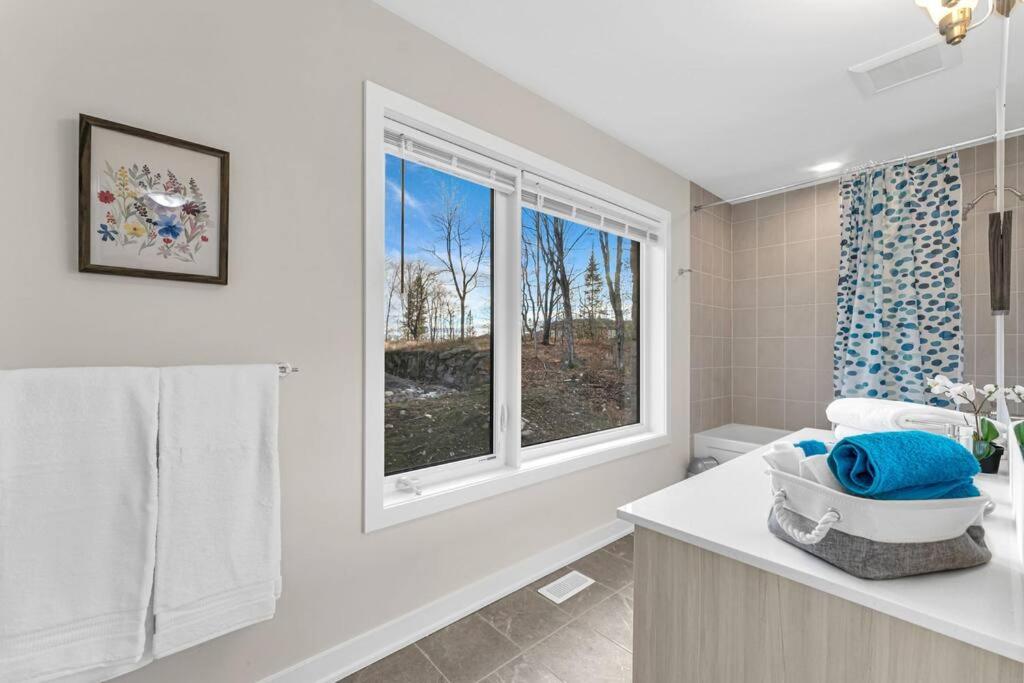Luxurious Cottage at Lake of Bays