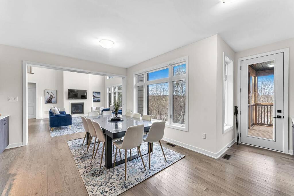 Luxurious Cottage at Lake of Bays