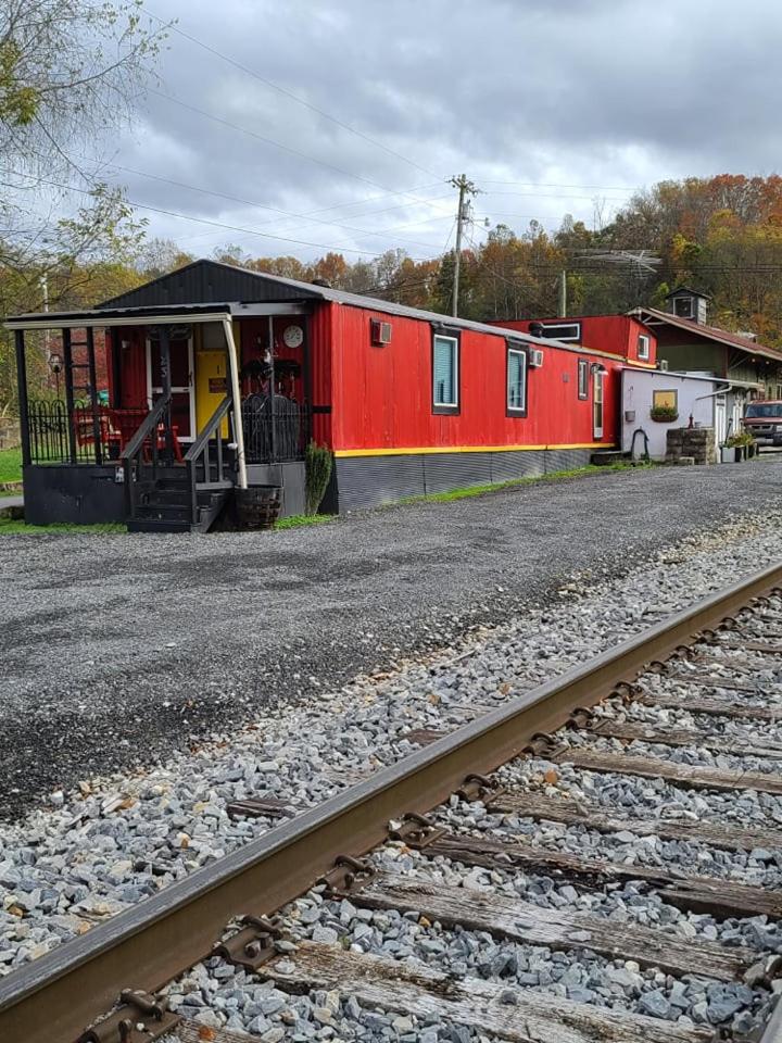 Caboose Imposter! view 2