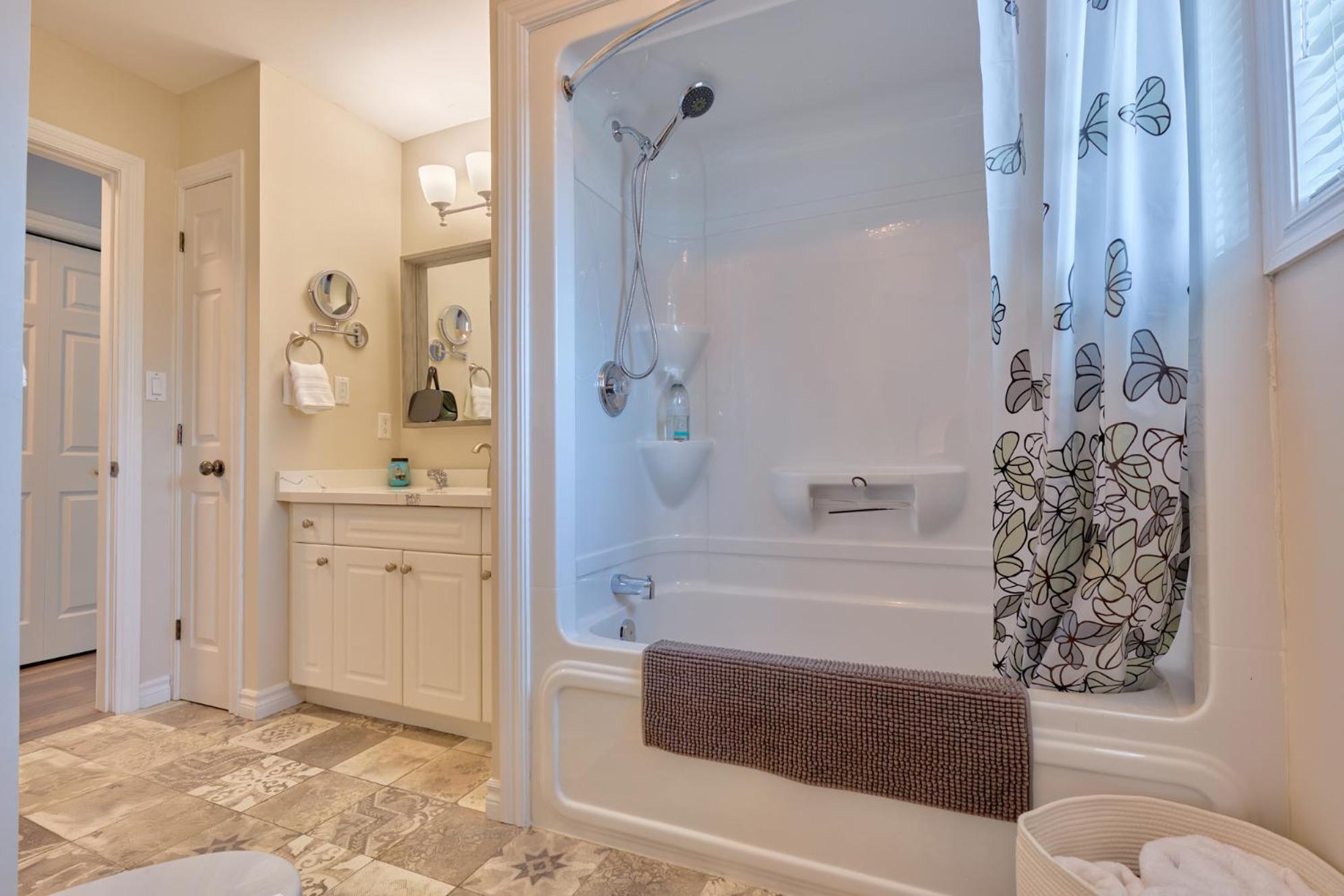 Winter retreat in Meaford Near Blue Mountain