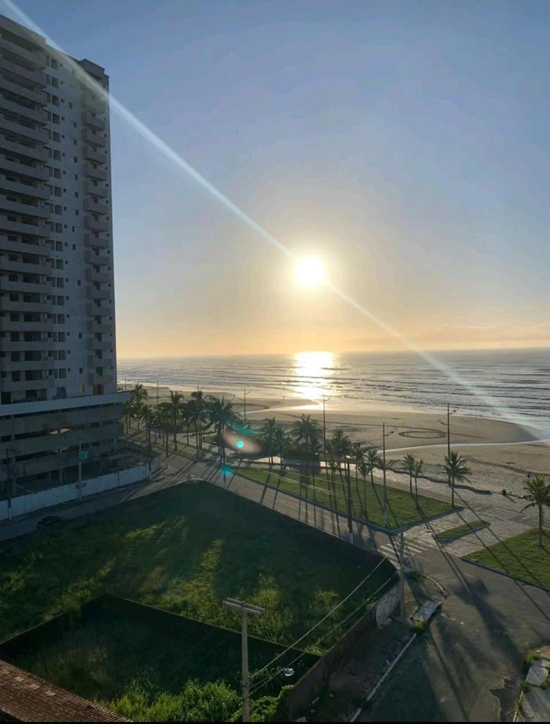 Cantinho Sol & Mar 2 Pé na Areia frente ao Mar com churrasqueira na sacada e Piscina