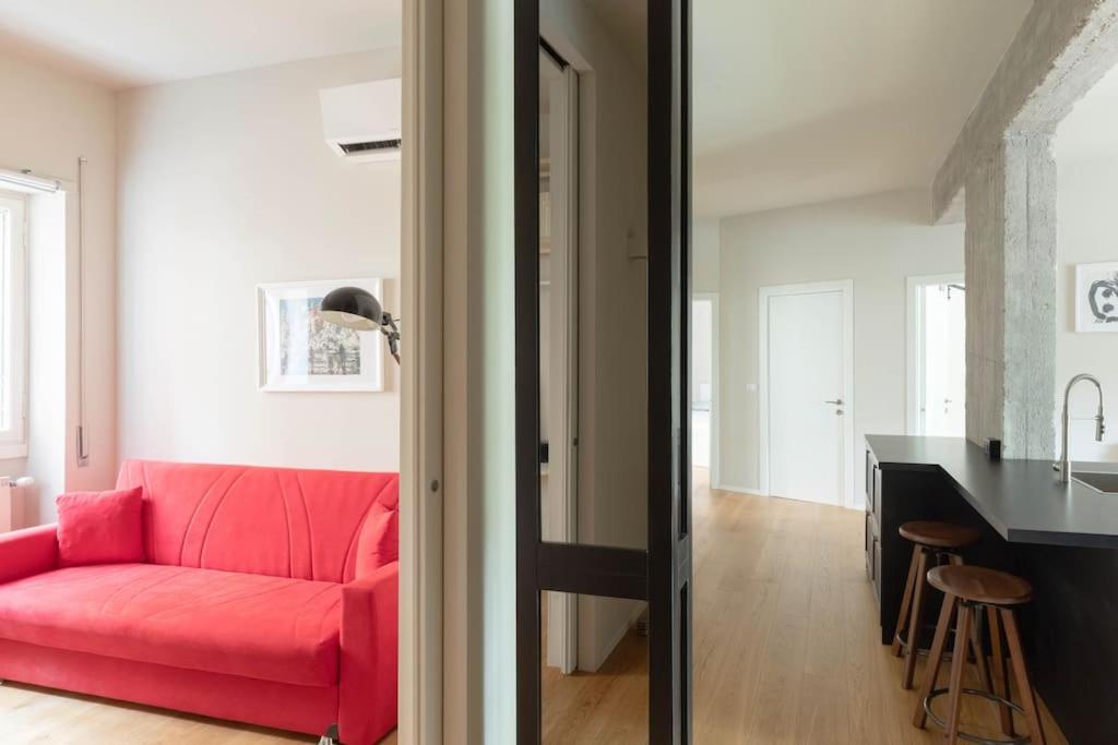 Modern Spacious Apartment on the Tevere