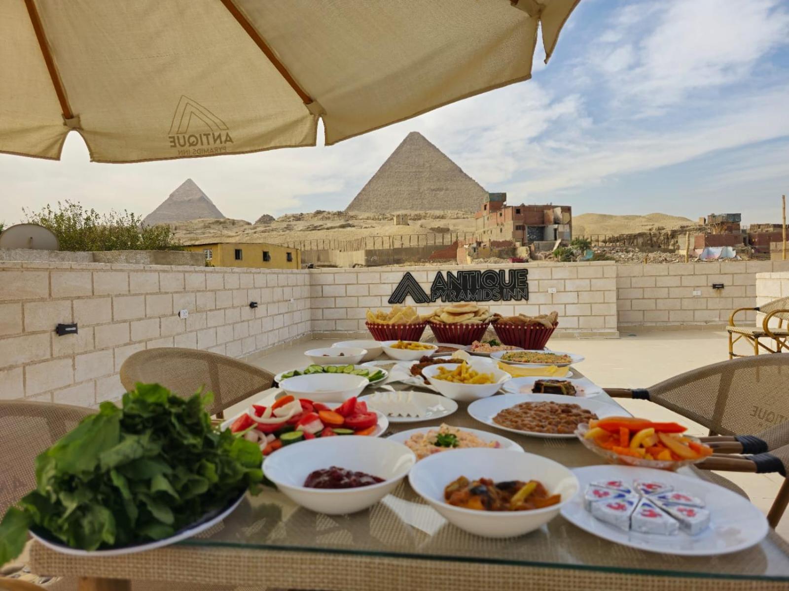Antique Pyramids Inn