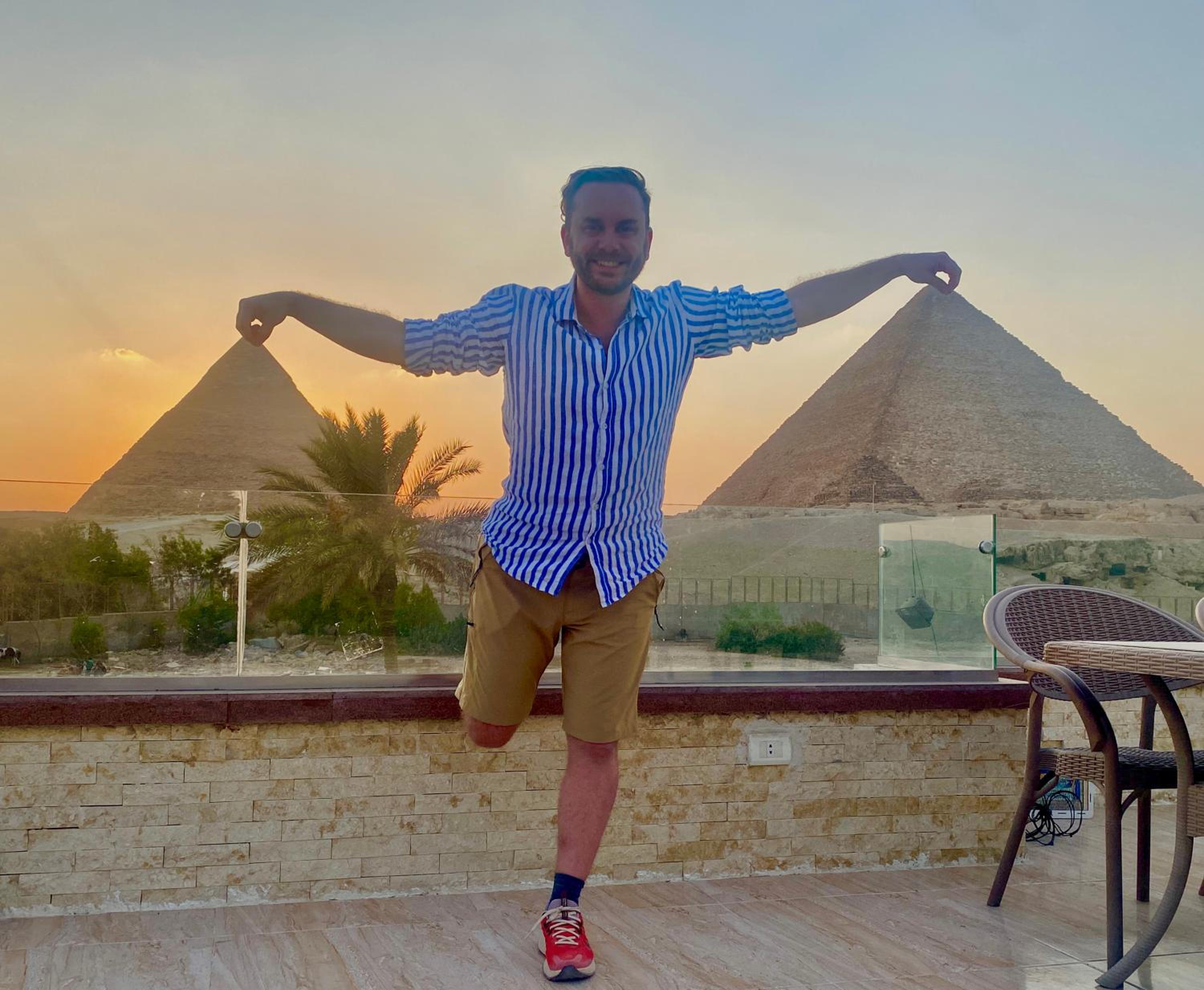Seven Pyramids View Inn - Rooftop Breakfast
