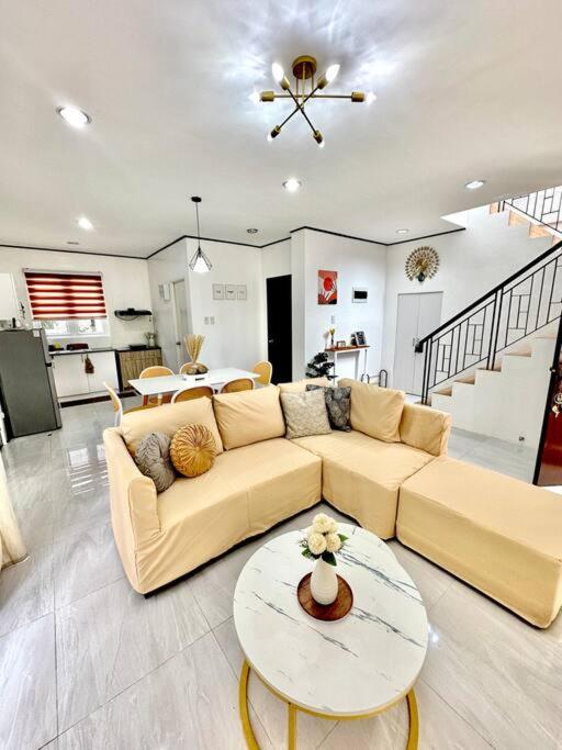 Casa VLOM Staycation