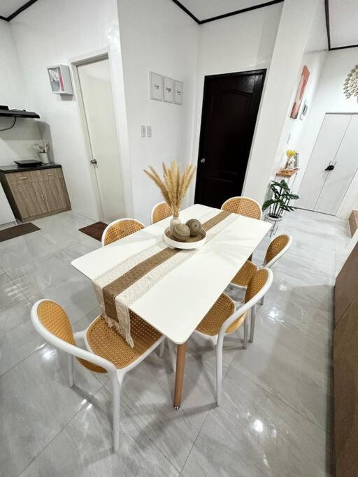 Casa VLOM Staycation