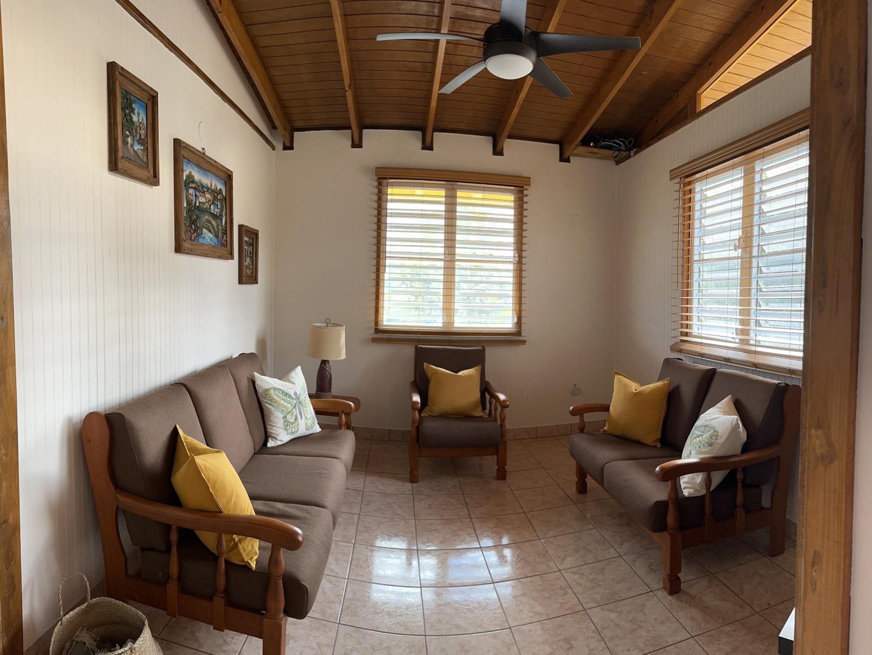 La Casita Amarilla en Utuado, Puerto Rico view 3