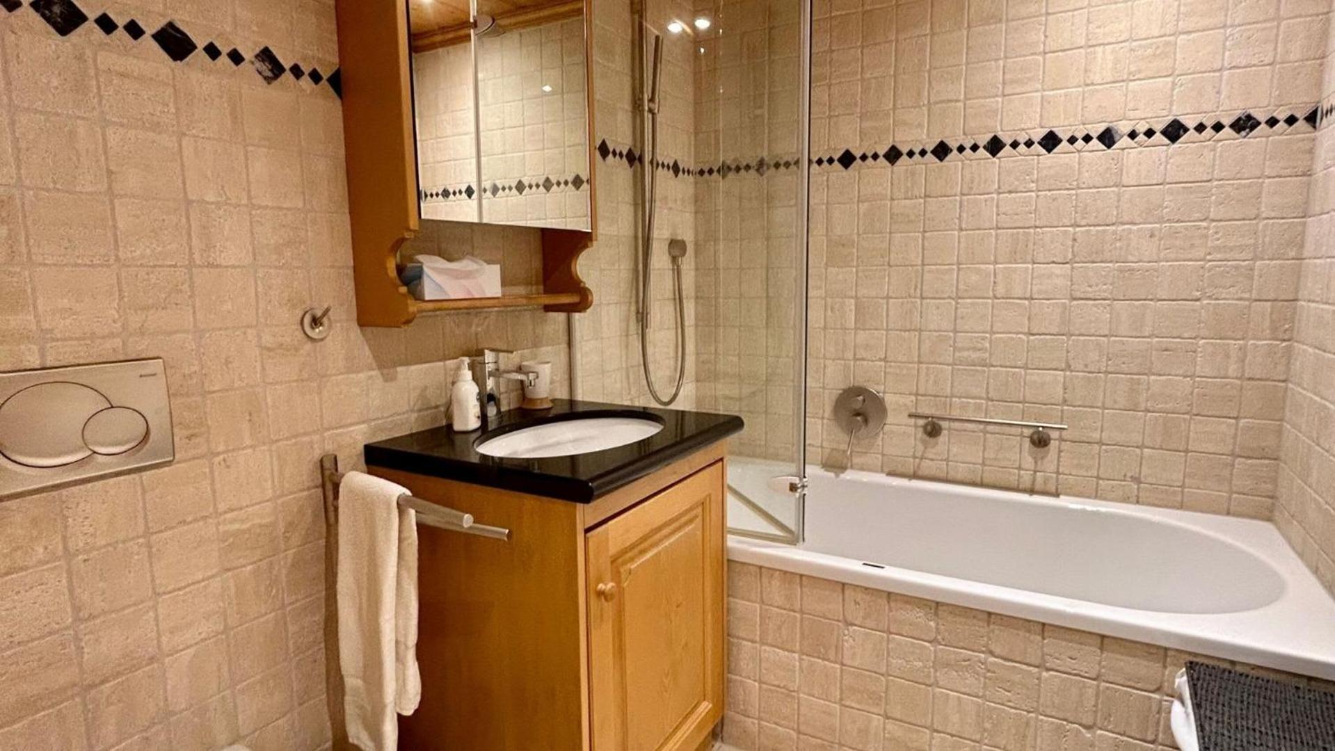 Spa Chalet in Ground Floor Cozy Duplex