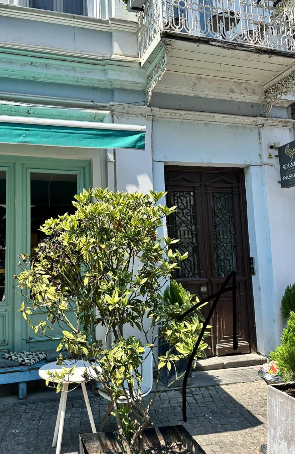 Apartment on Tabidze view 4