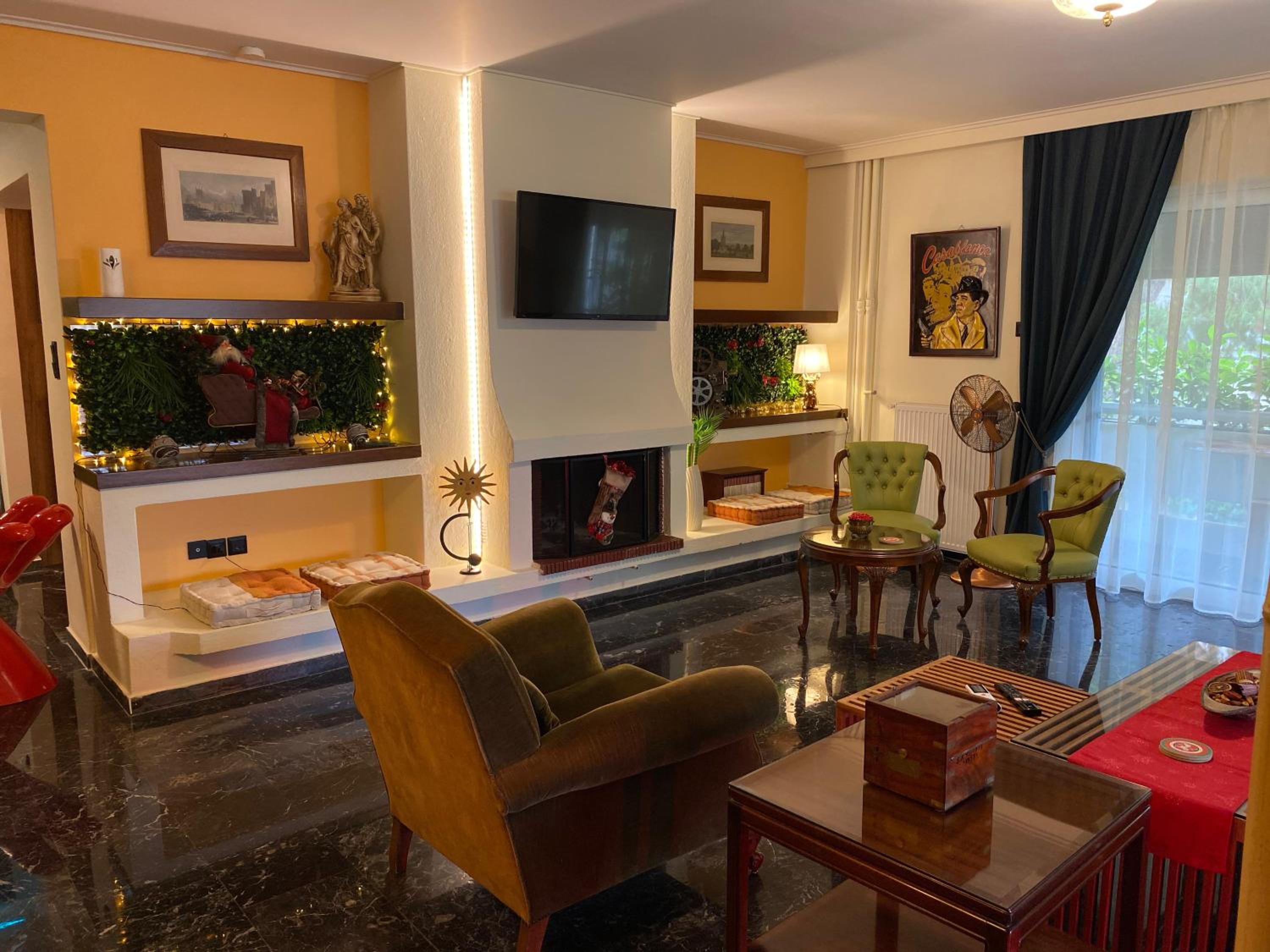 Sarakin's Mansion Luxury Retreat