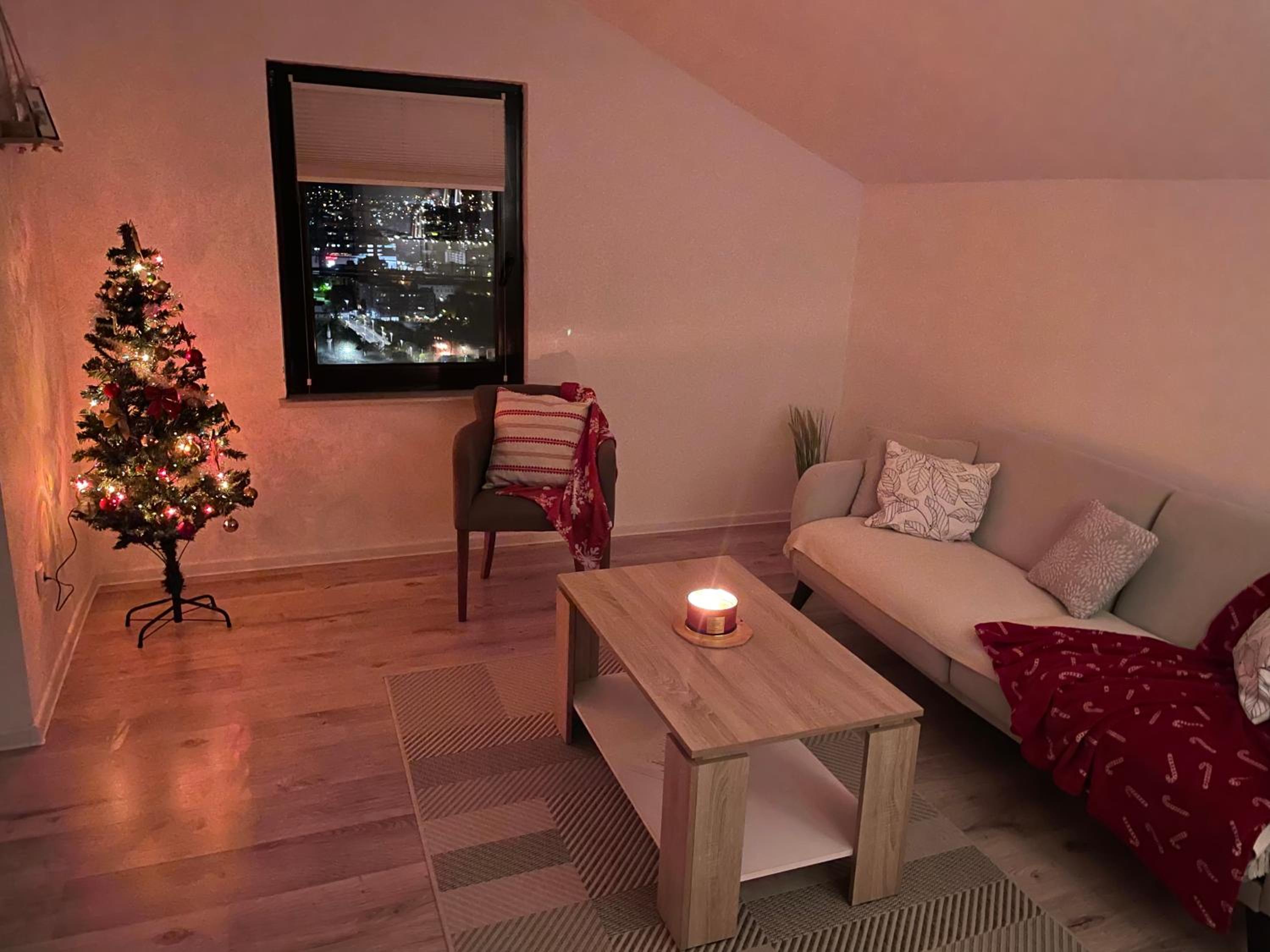 Hills Holiday House