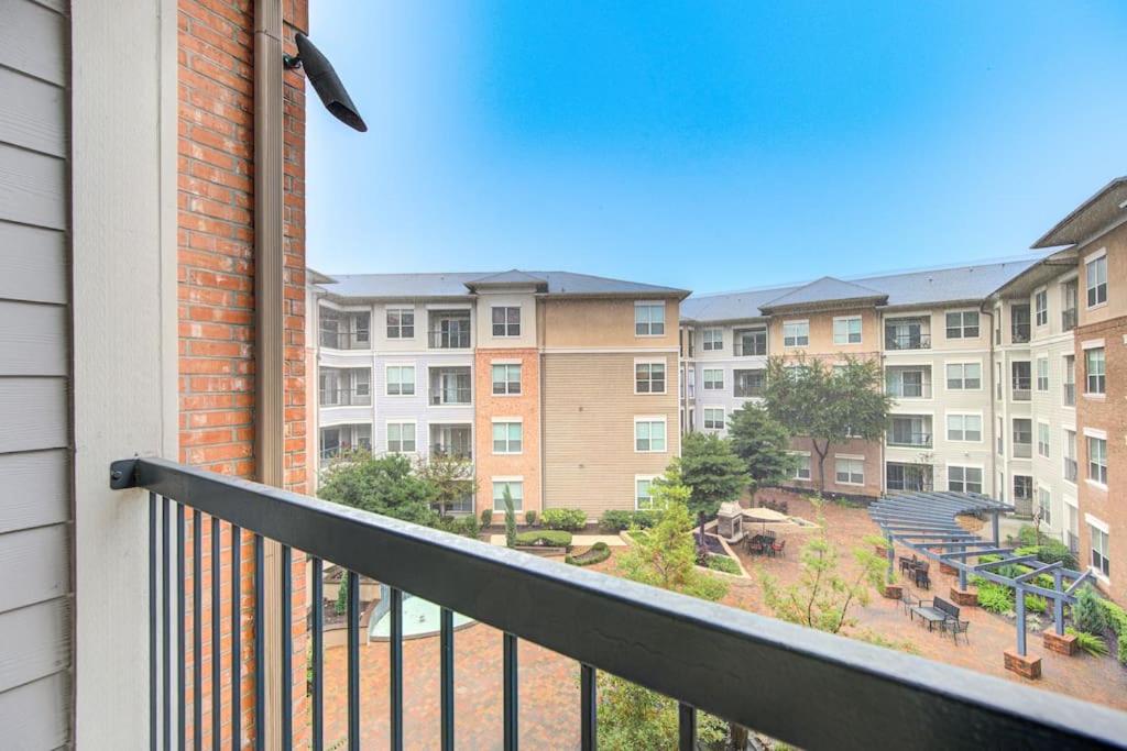 Prestige Retreat with Wi-Fi, Pool, Parking, Pets Ok view 4