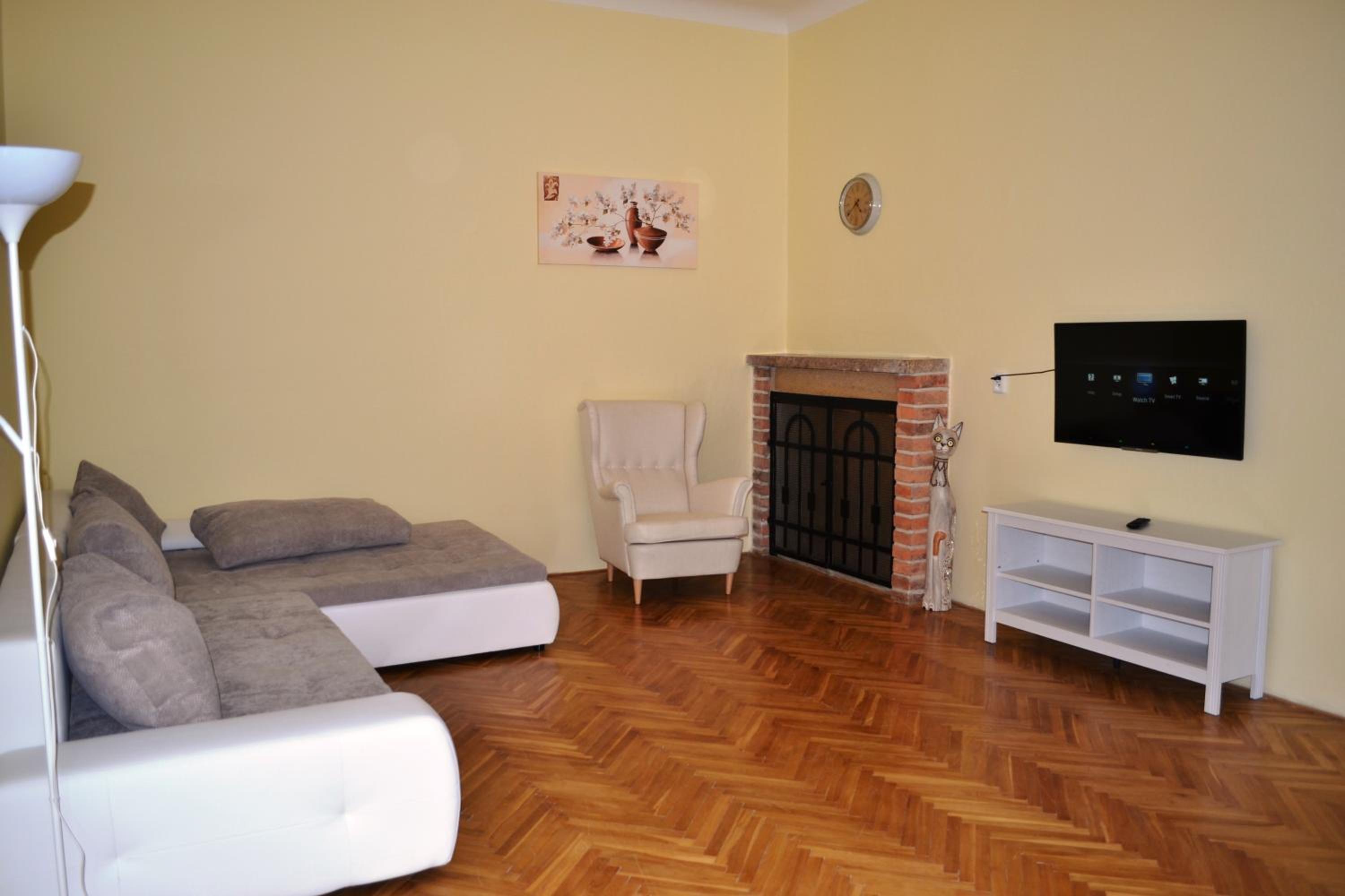 Sunflower 2BDR Flat By Ruterra