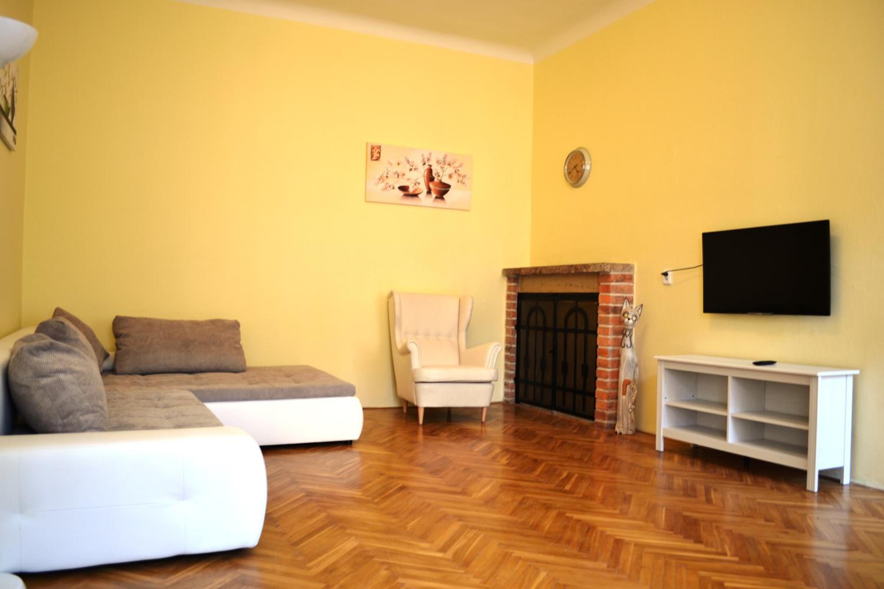 Sunflower 2BDR Flat By Ruterra
