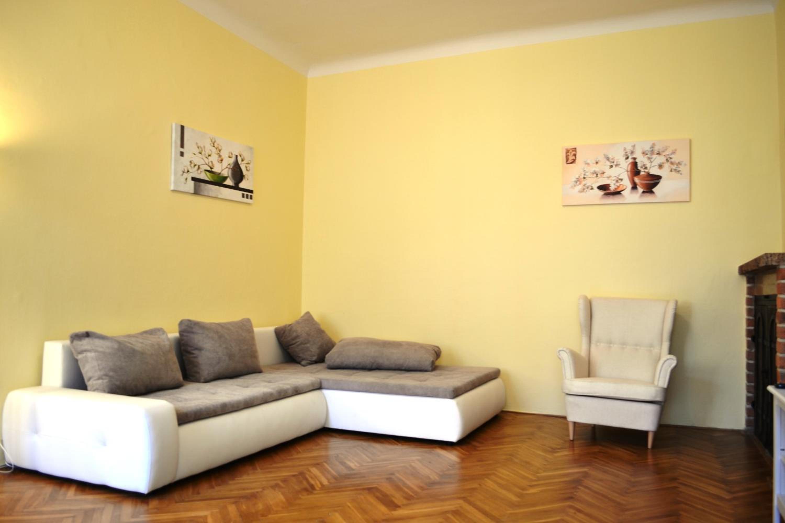 Sunflower 2BDR Flat By Ruterra