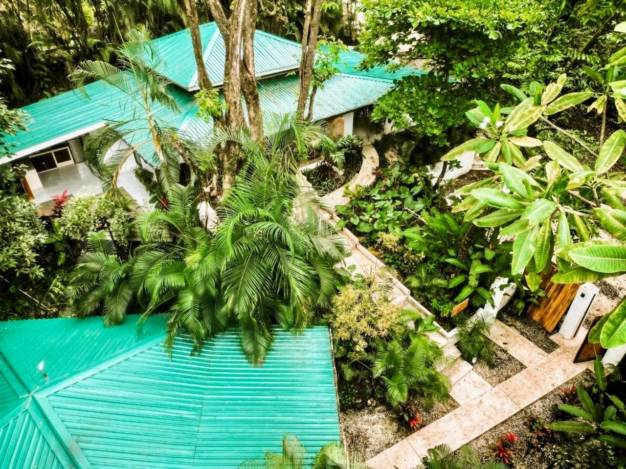 Makanas Beach Bungalows