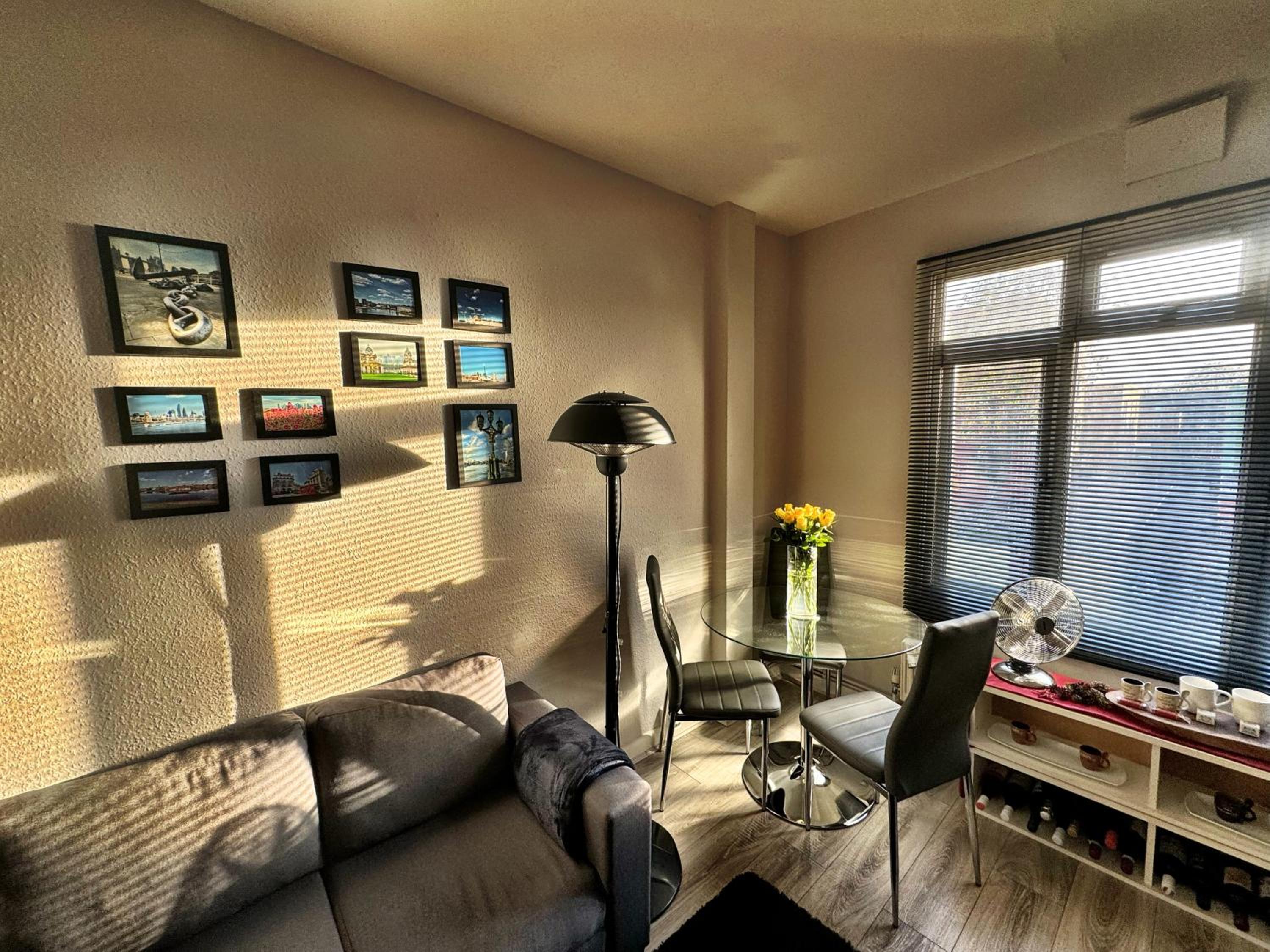 Brixton Hill Retreat Modern and Cosy