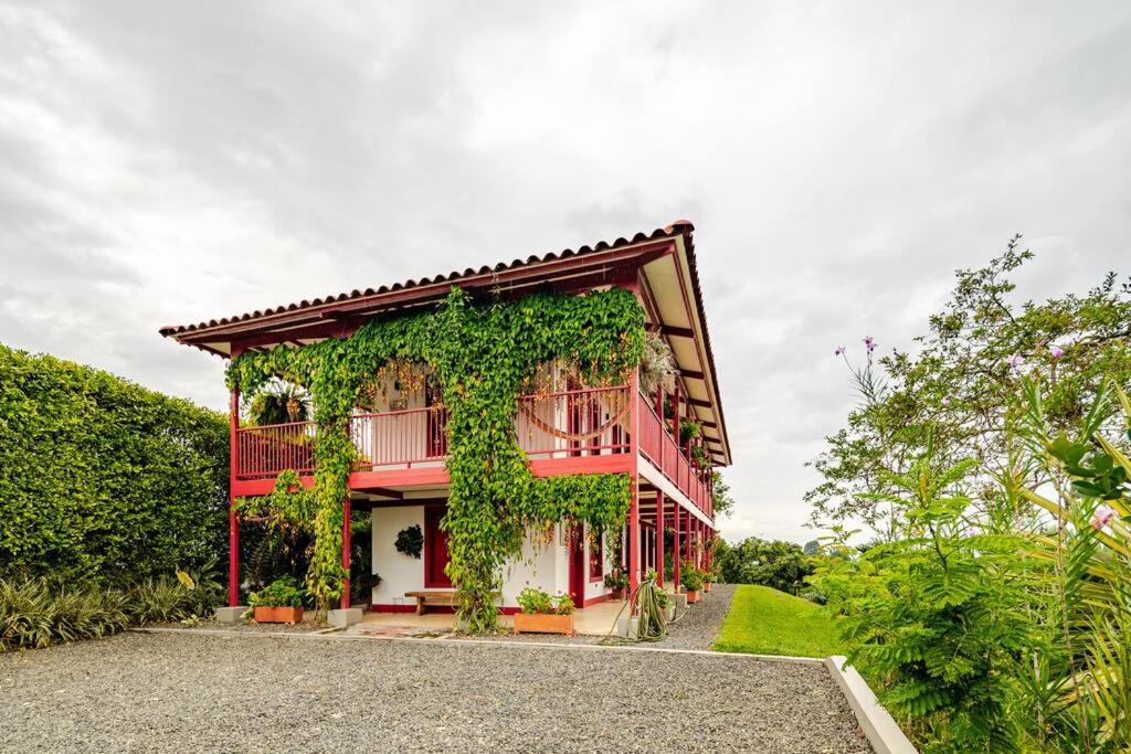 Casa cafetera en Pereira con Jacuzzi y 5 habitaciones