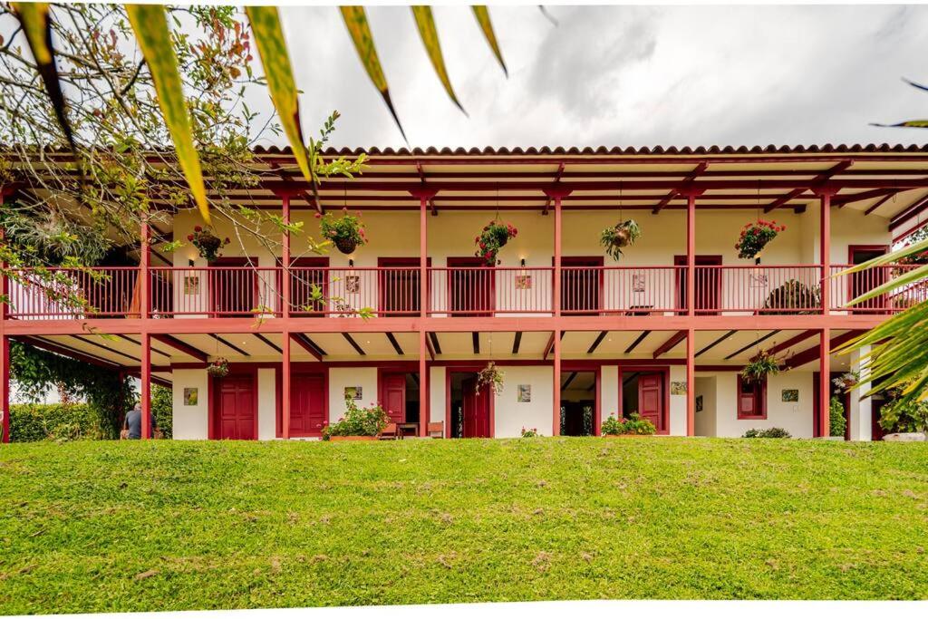 Casa cafetera en Pereira con Jacuzzi y 5 habitaciones