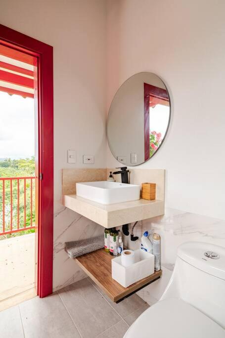 Casa cafetera en Pereira con Jacuzzi y 5 habitaciones