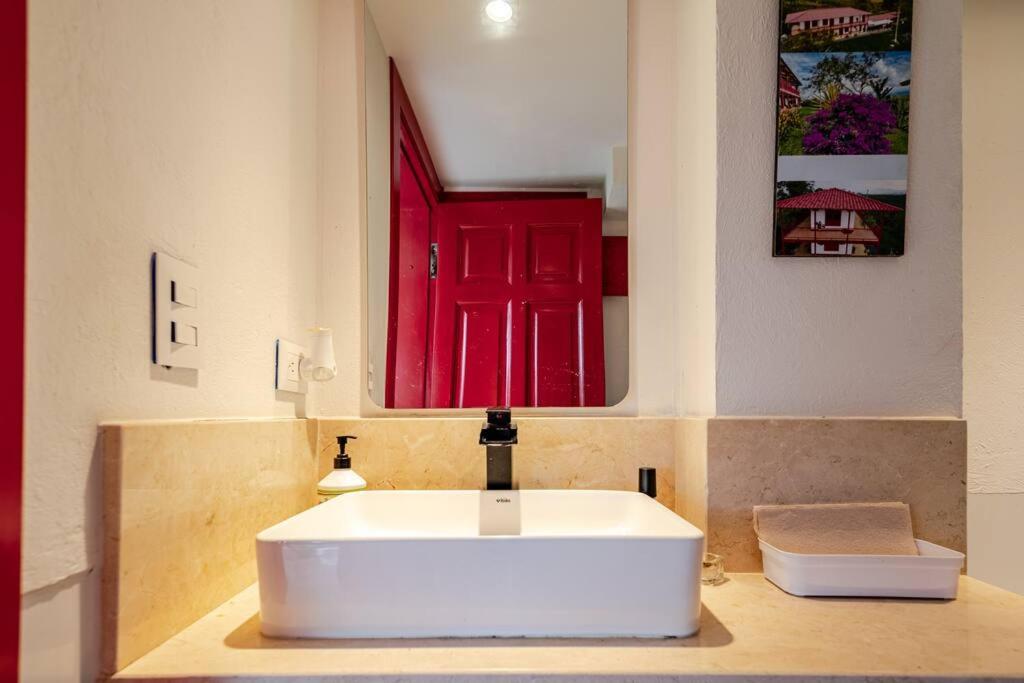 Casa cafetera en Pereira con Jacuzzi y 5 habitaciones