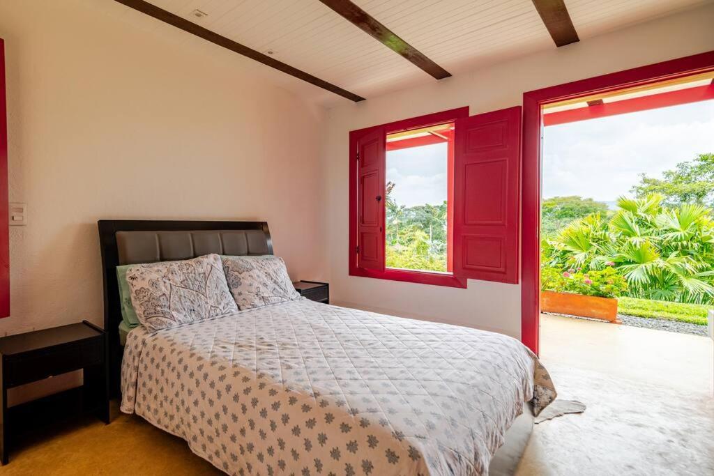 Casa cafetera en Pereira con Jacuzzi y 5 habitaciones