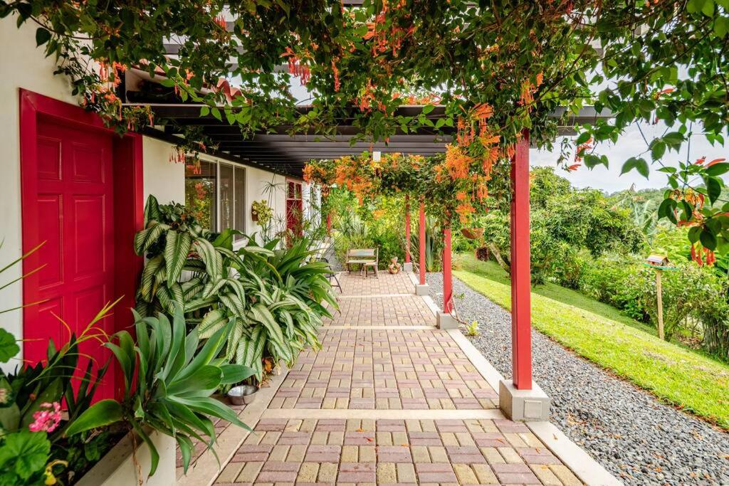 Casa cafetera en Pereira con Jacuzzi y 5 habitaciones