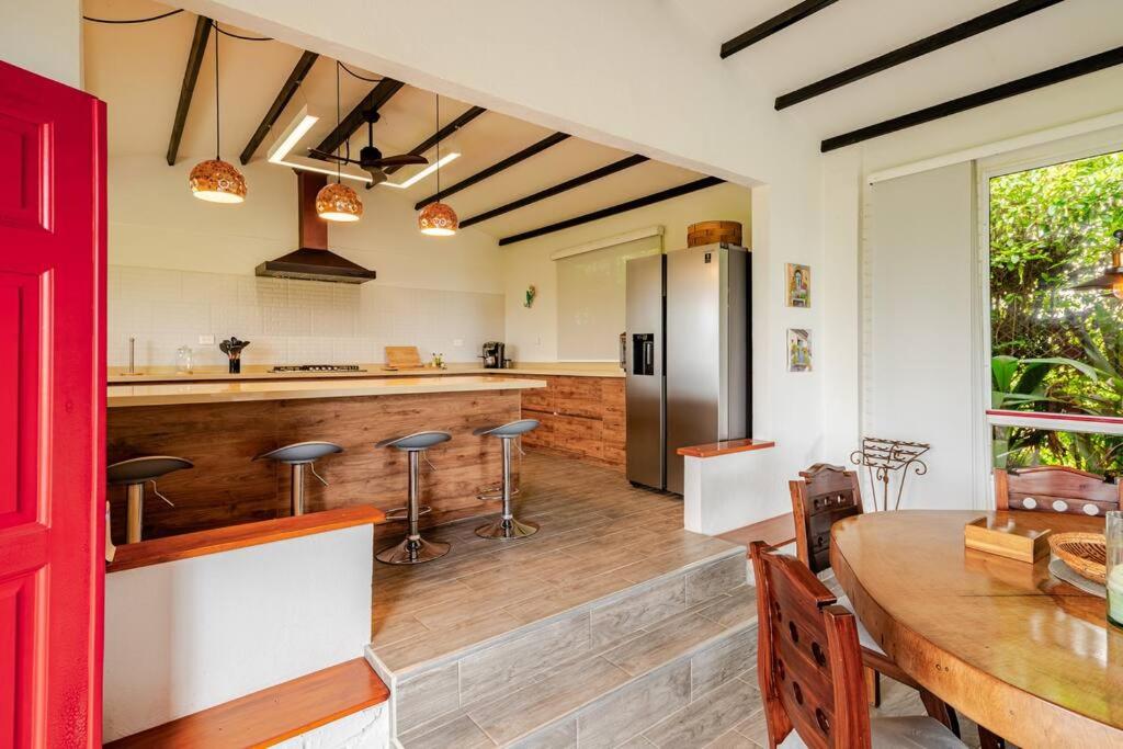 Casa cafetera en Pereira con Jacuzzi y 5 habitaciones
