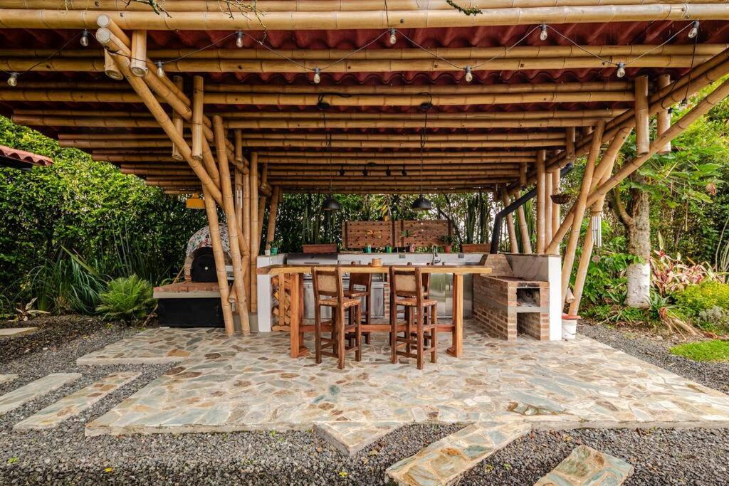 Casa cafetera en Pereira con Jacuzzi y 5 habitaciones