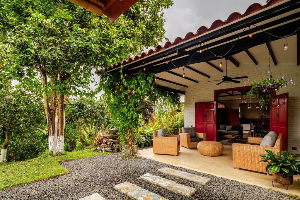 Casa cafetera en Pereira con Jacuzzi y 5 habitaciones