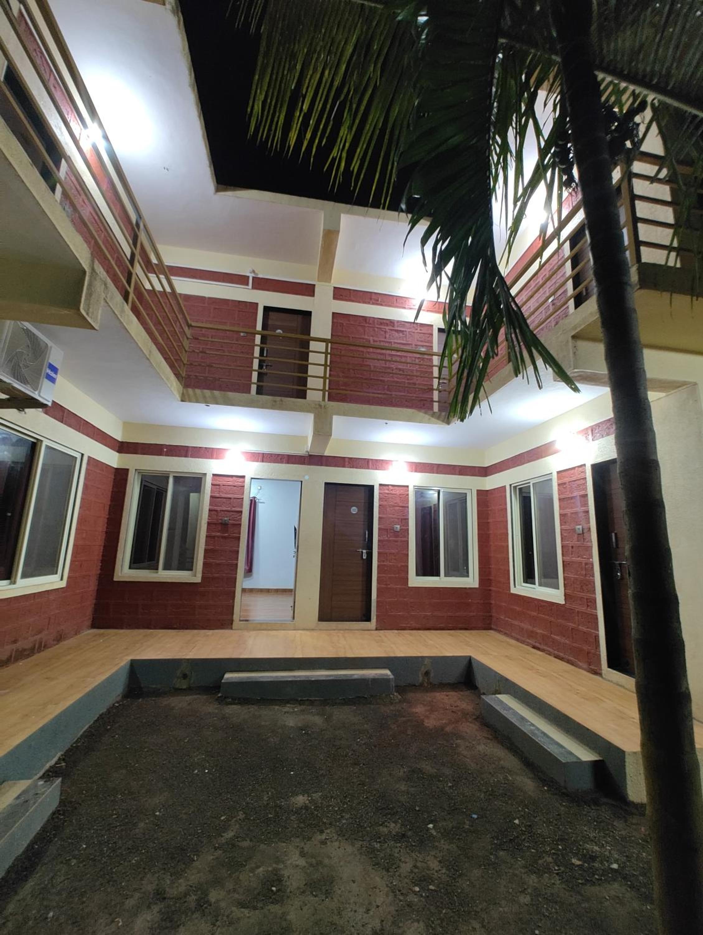 Shravani Holiday Inn