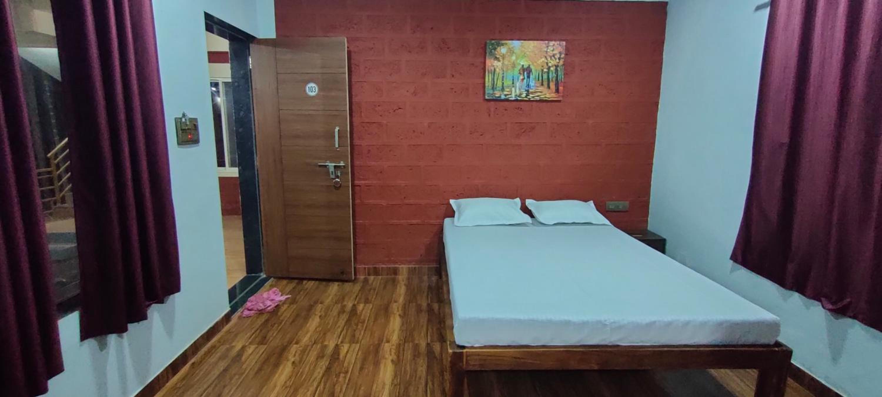 Shravani Holiday Inn