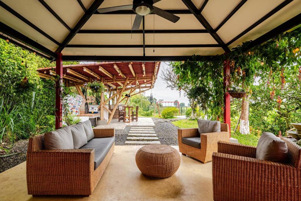 Casa cafetera en Pereira con Jacuzzi y 5 habitaciones