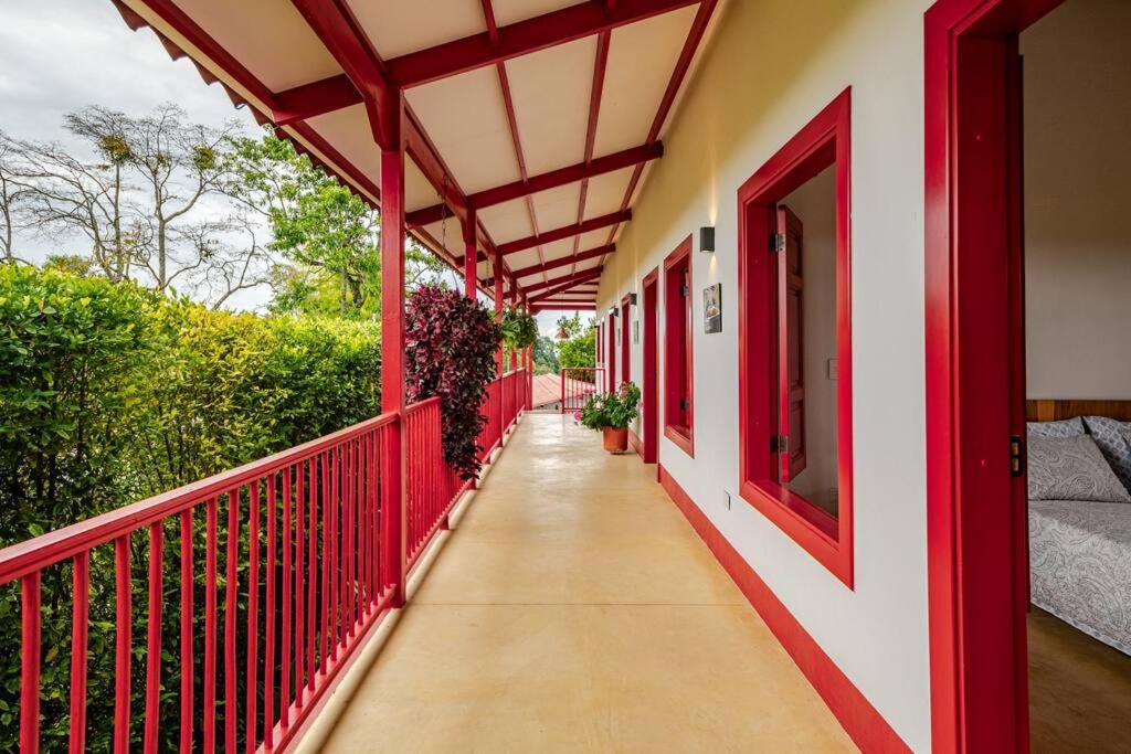 Casa cafetera en Pereira con Jacuzzi y 5 habitaciones