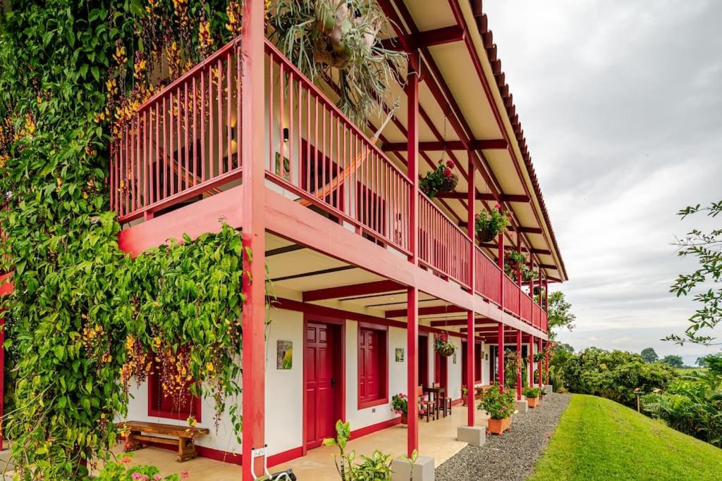 Casa cafetera en Pereira con Jacuzzi y 5 habitaciones