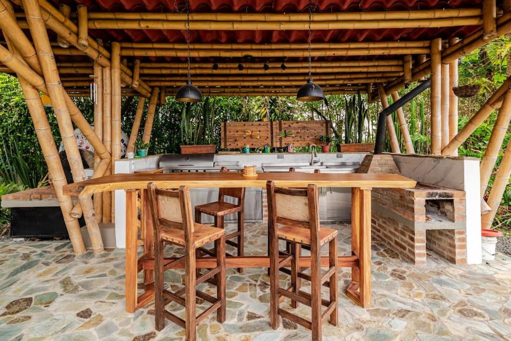 Casa cafetera en Pereira con Jacuzzi y 5 habitaciones