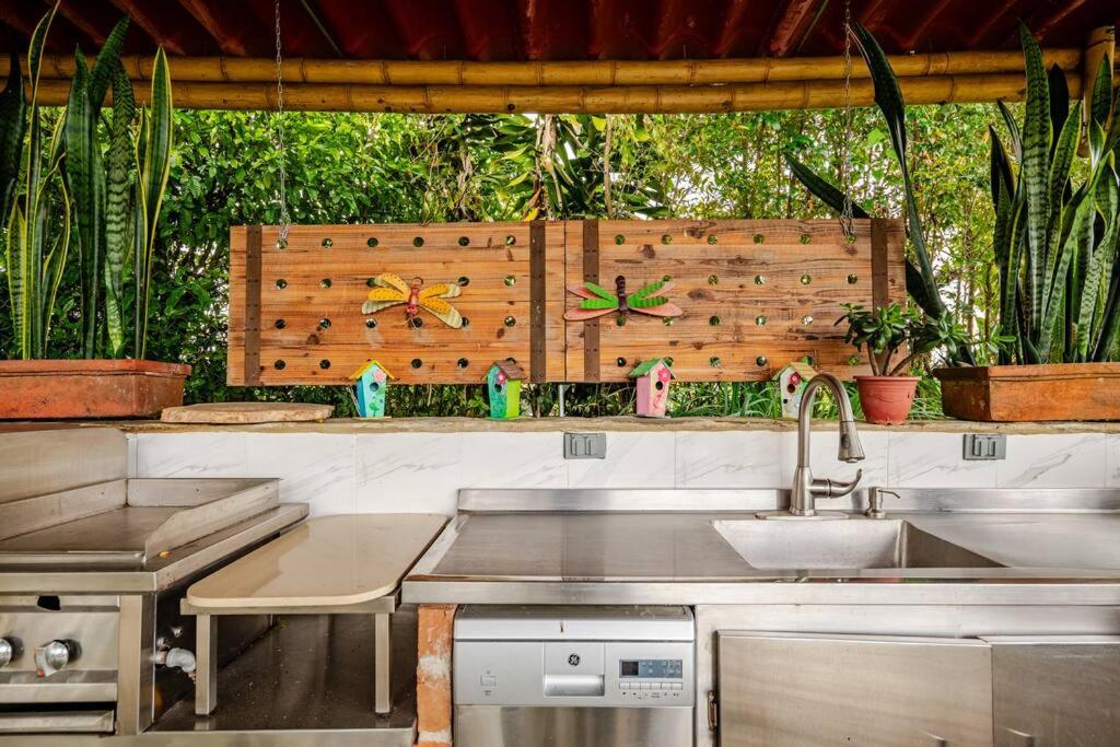 Casa cafetera en Pereira con Jacuzzi y 5 habitaciones