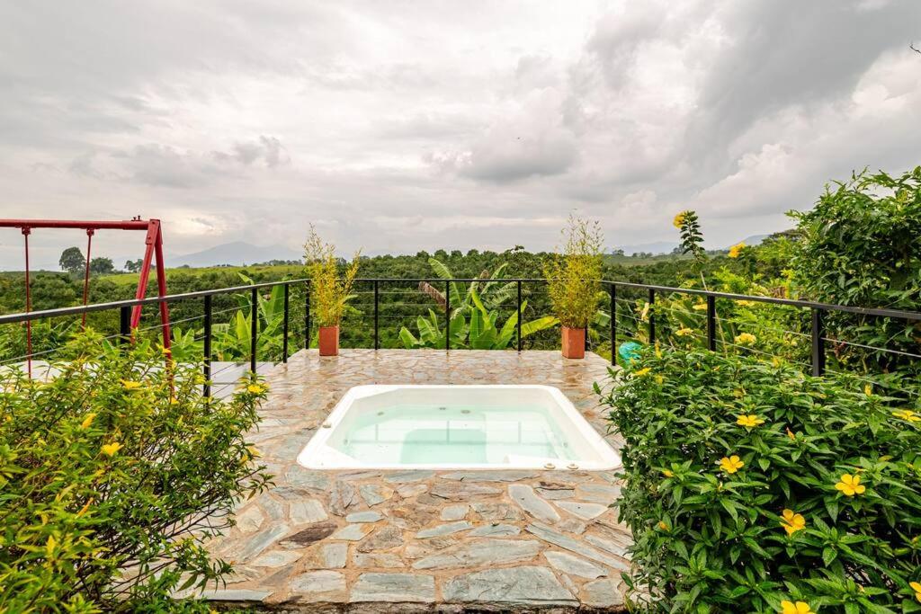 Casa cafetera en Pereira con Jacuzzi y 5 habitaciones