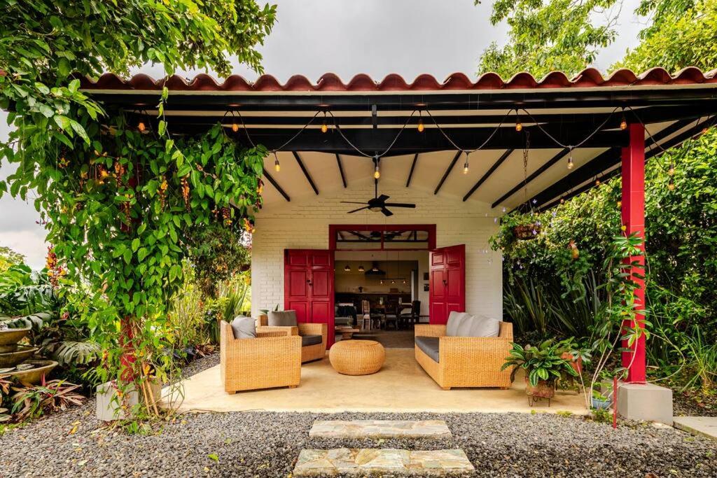 Casa cafetera en Pereira con Jacuzzi y 5 habitaciones