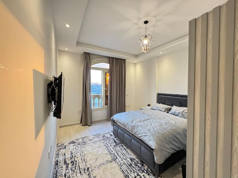 Luxury 3BR Apartment West Somid, Giza view 5