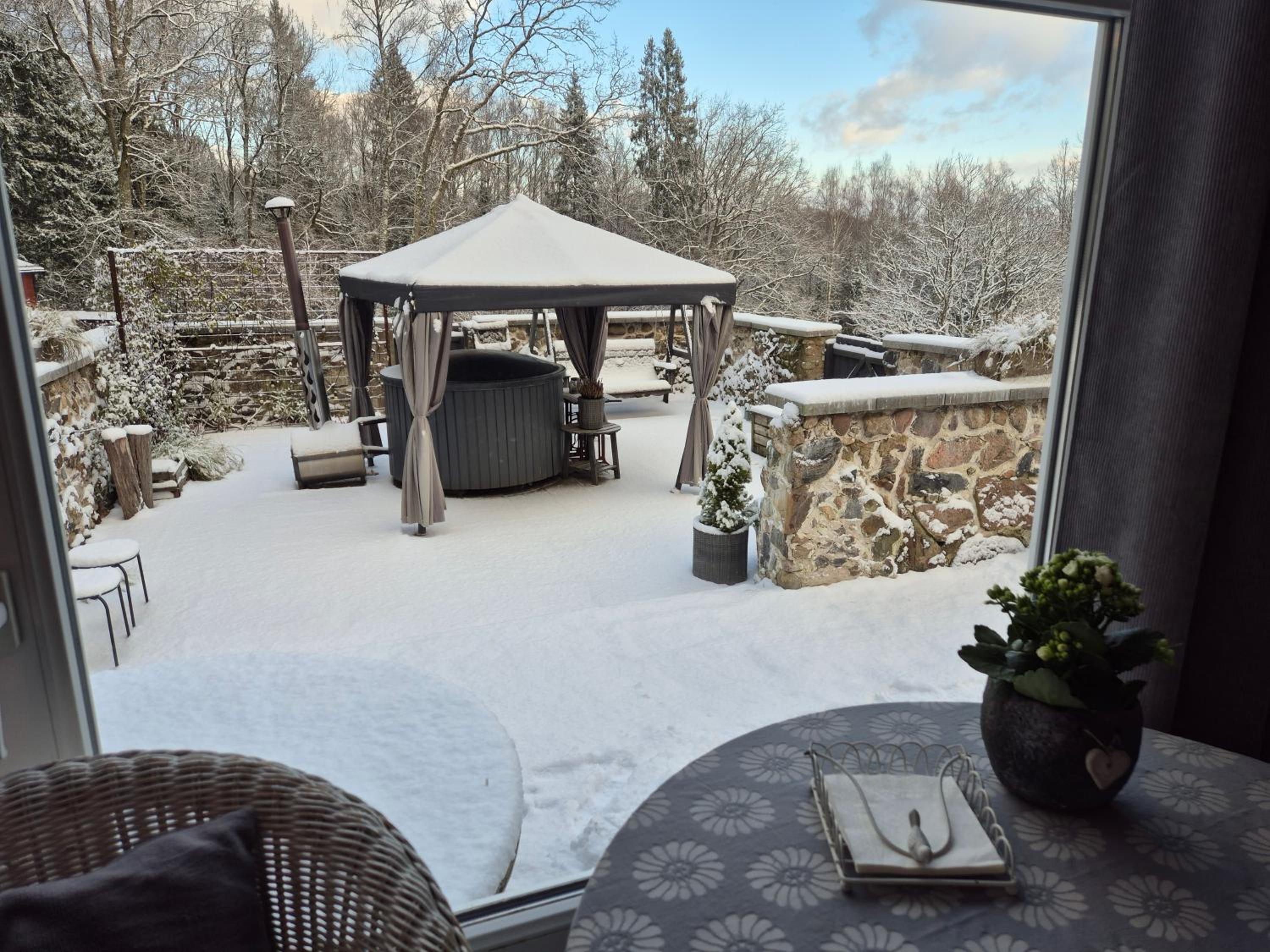 Mellene 1 bedroom house in nature & hot tube