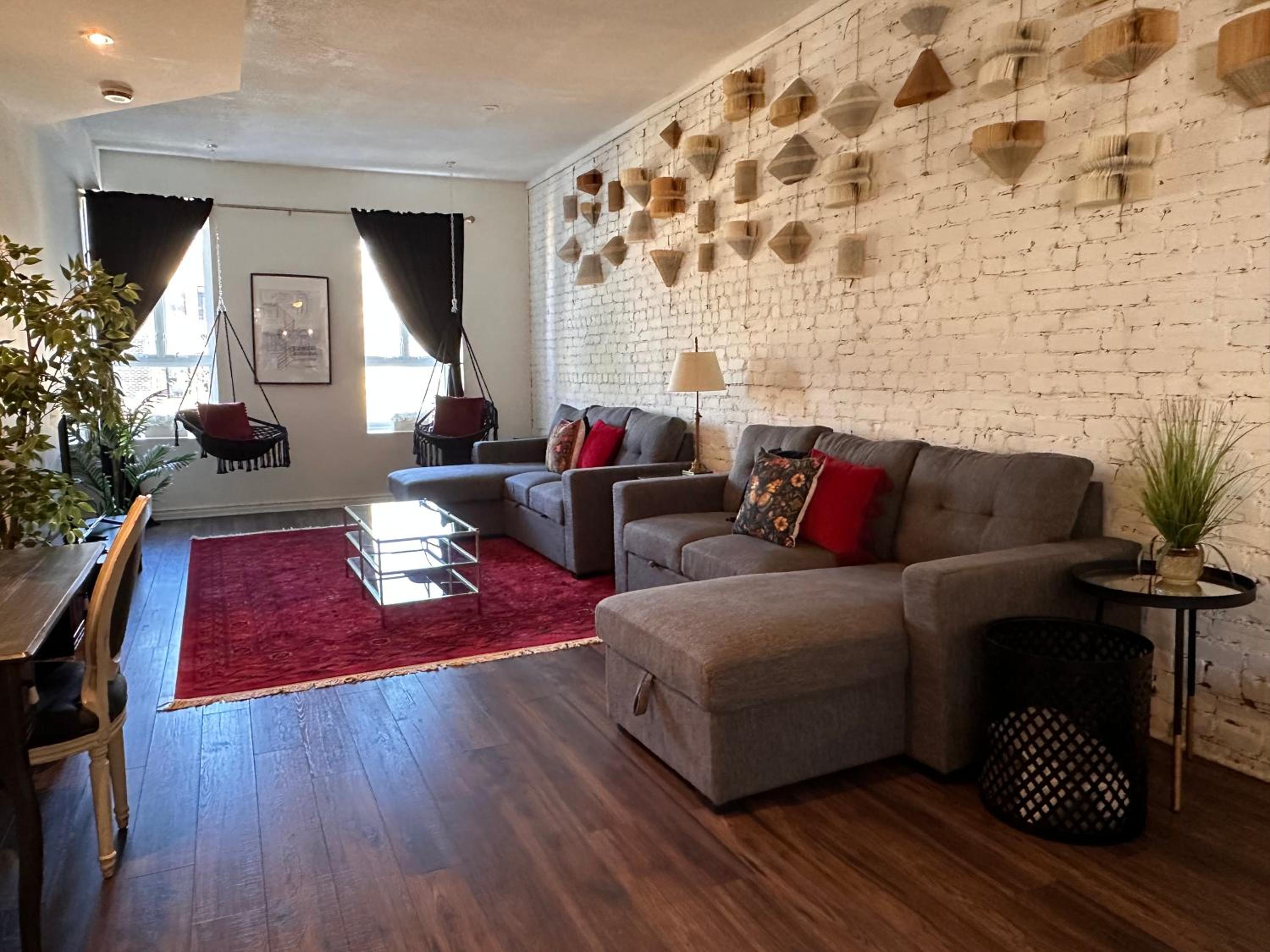 Historic Plateau Loft with 3 Private Baths