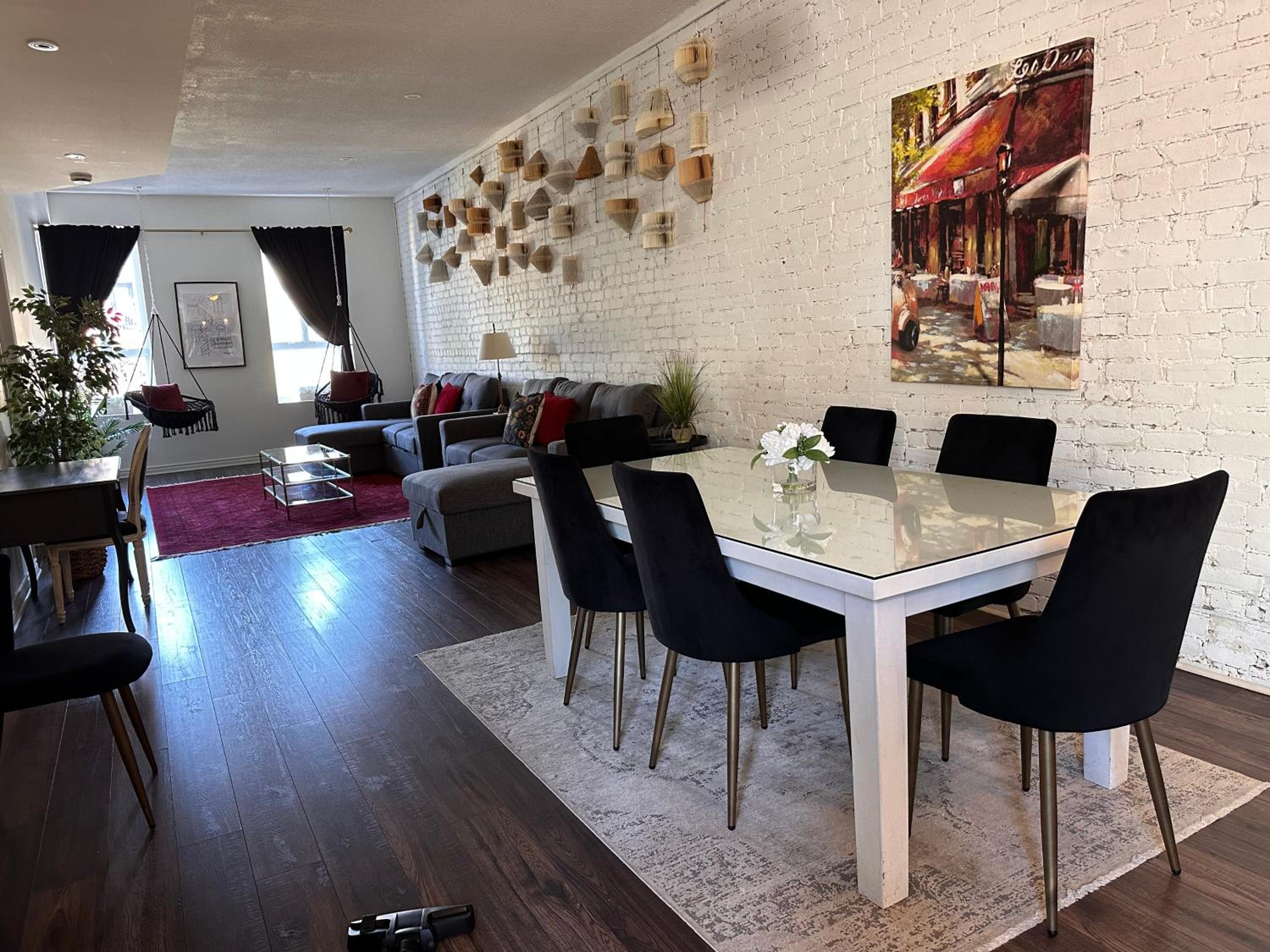 Historic Plateau Loft with 3 Private Baths